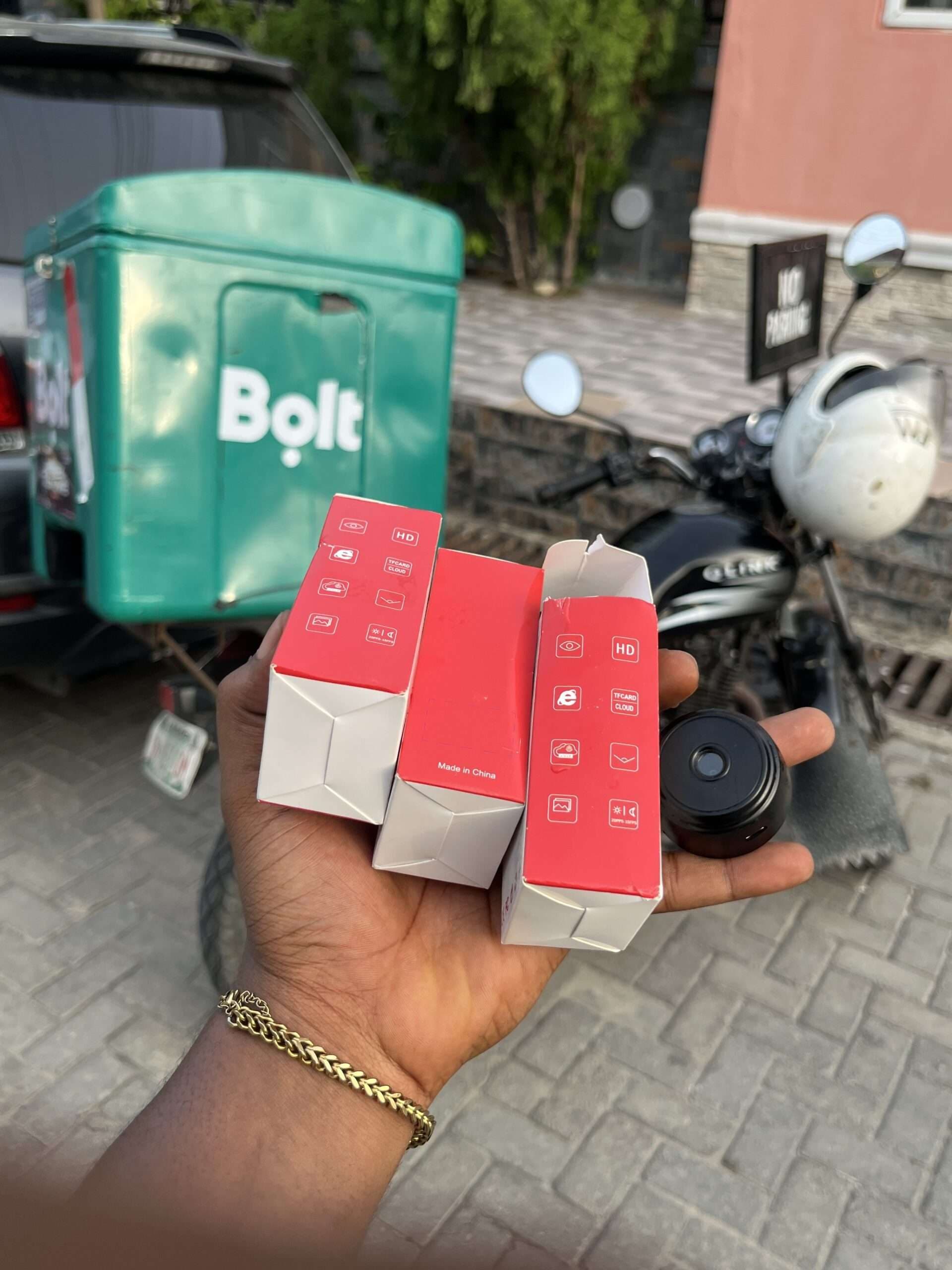 Customer receiving ClintonTech